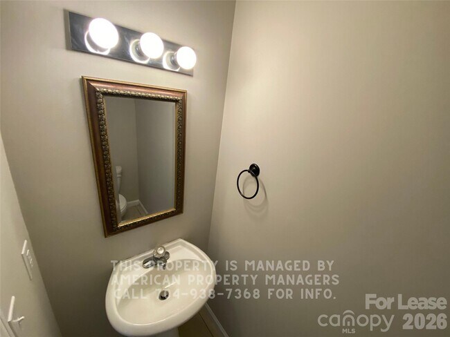 Foto del edificio - 501 Martin Cir