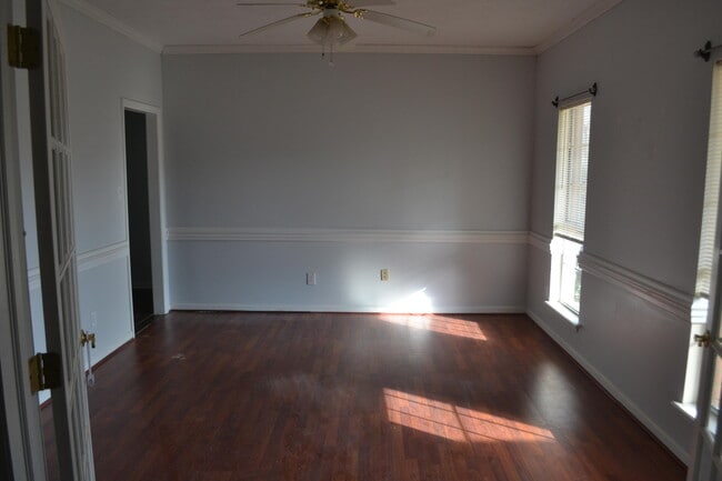 Foto del edificio - 4453 McManus Ct