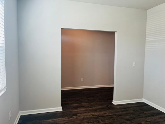 Foto del edificio - WOW! This 5 bedroom, 3 full bathroom home ...