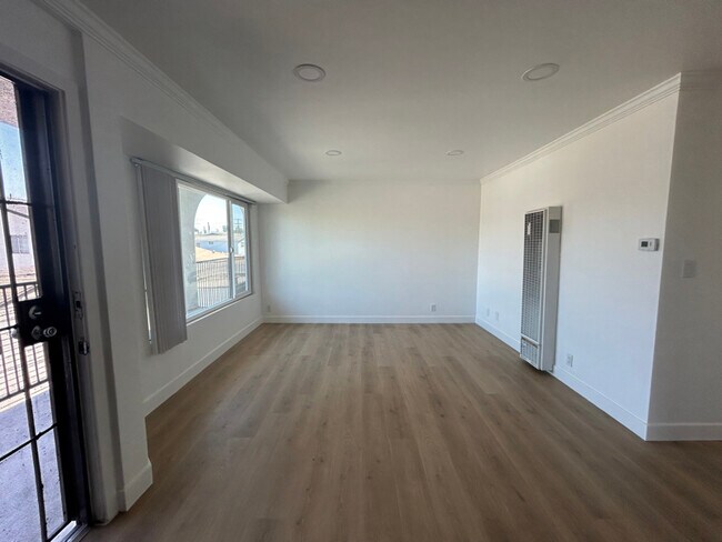 Foto del edificio - 924 Gaviota Ave