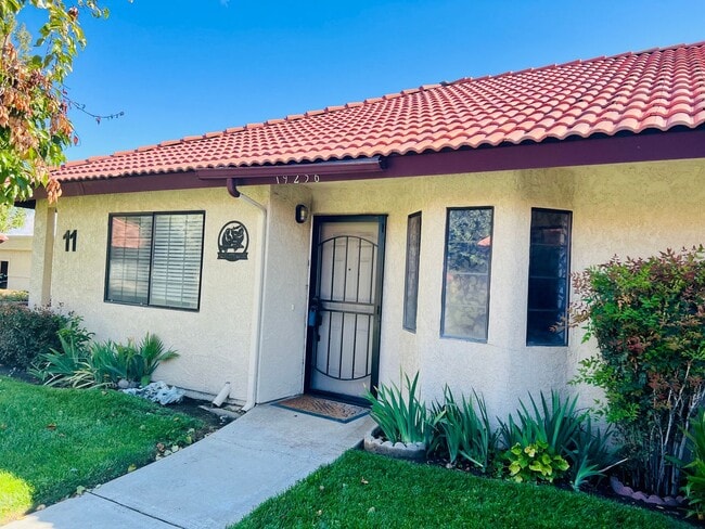 Foto del edificio - Inviting Gated Community Townhome—Jess Ranch 55+