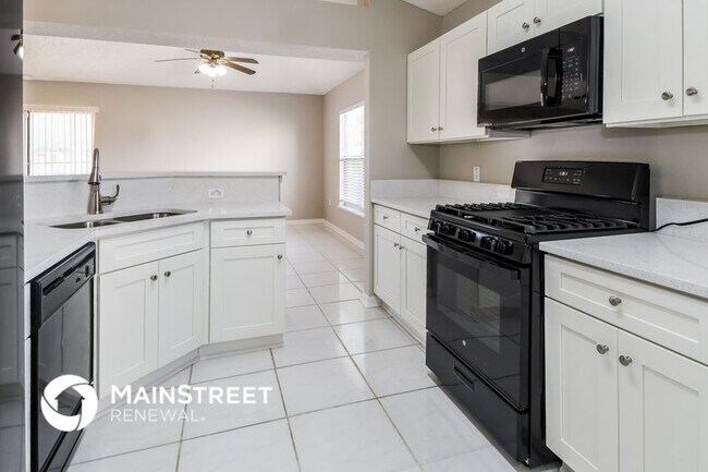 Foto del edificio - 7360 Lawn Tennis Ln