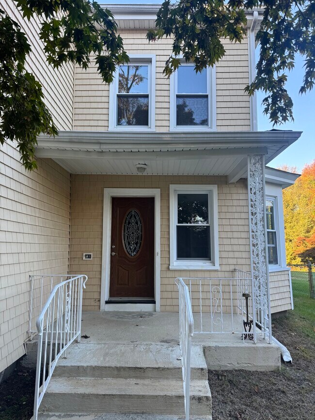 Foto del edificio - 228 Purdy Hill Rd