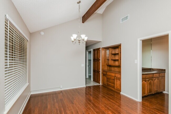 Building Photo - 1307 Brookfield Ln