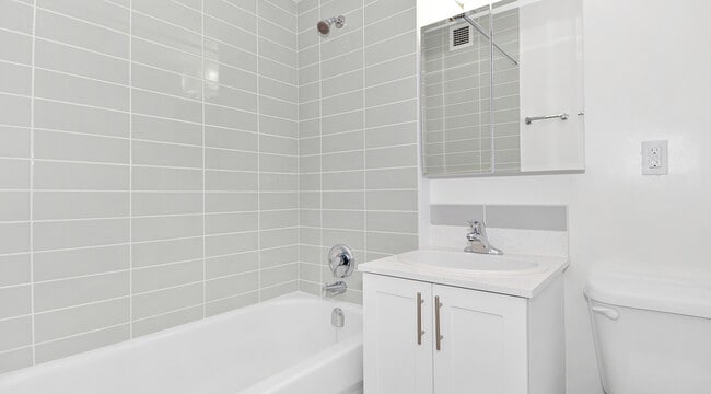 Photo du bâtiment - Pacific Beach Apartments