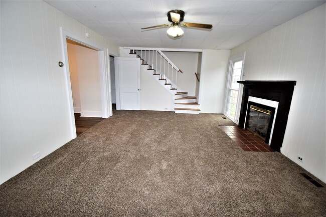 Building Photo - Pet Friendly Home For Rent On Adkins Street!