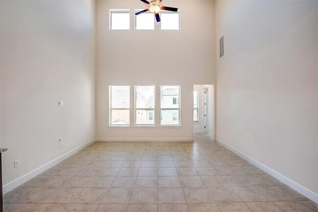 Foto del edificio - 12706 Bloomington Dr