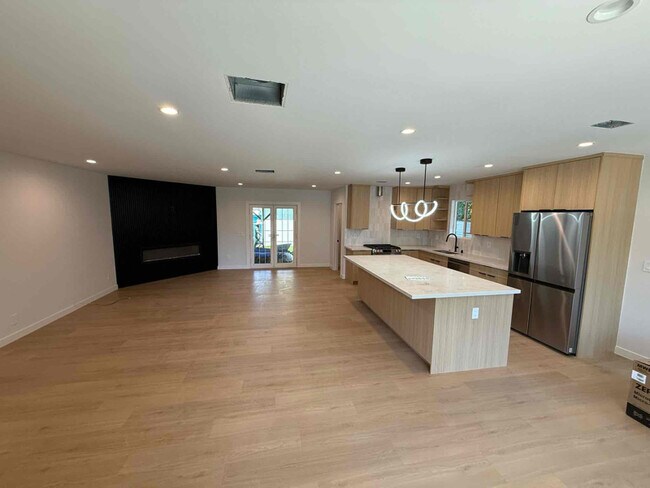 Foto del edificio - 17813 Welby Way