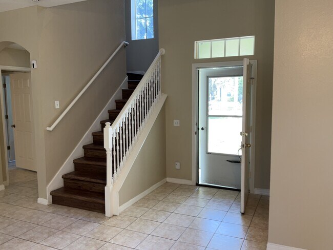 Building Photo - 2804 Spring Meadow Dr