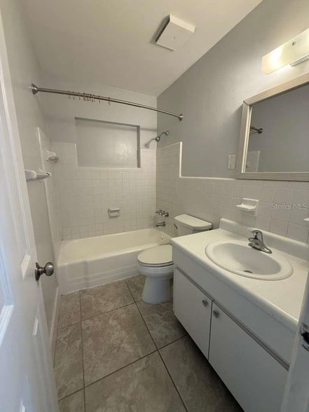 Foto del edificio - 22189 Laramore Ave