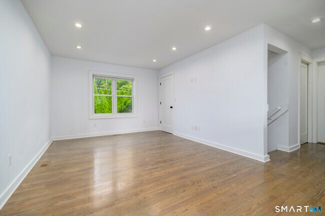 Foto del edificio - 34 Pine Hill Ave