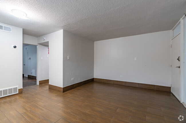 1BR, 1BA - 630SF - Living Room - Crescendo Apartments