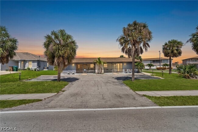 Foto del edificio - 4353 Country Club Blvd