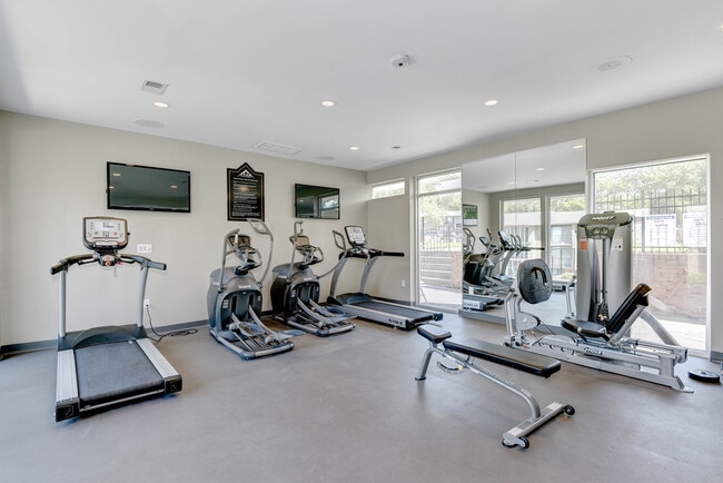 Building Photo - Hampton Manor Apartments & Townhomes