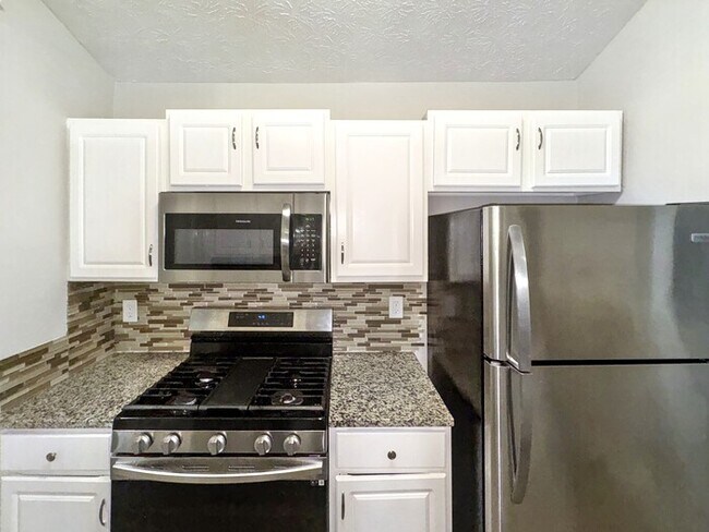 Building Photo - 145 Waters Edge Dr