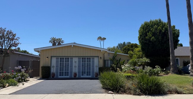 Building Photo - 6903 Lasaine Ave