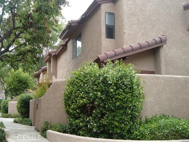 Building Photo - 2452 Chandler Ave