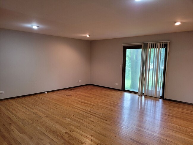 Building Photo - 1500 Kenyon Dr