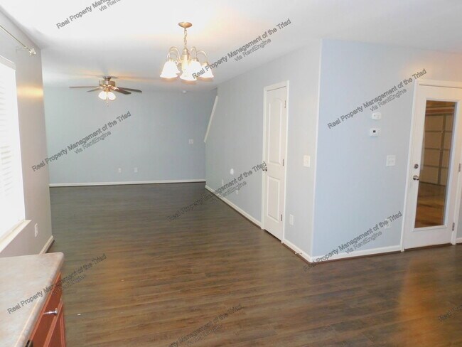 Building Photo - 2627 Leighswood Dr