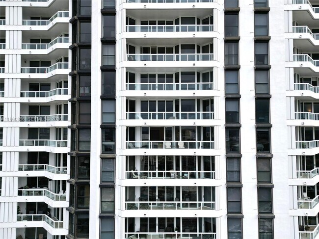 Foto del edificio - 21055 Yacht Club Dr