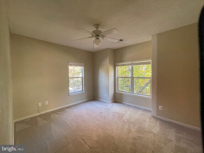 Foto del edificio - 1701 Lake Shore Crest Dr