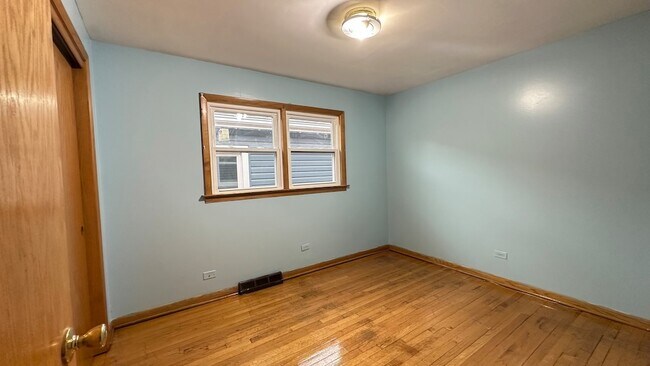 Foto del edificio - 4819 W Winnemac Ave