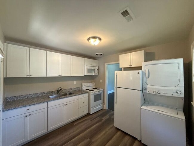 Building Photo - T.R. Lawing Realty Property