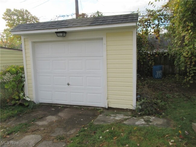 Foto del edificio - 12213 Mortimer Ave