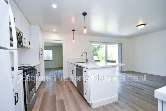 Building Photo - 1709 Ciprian Ave