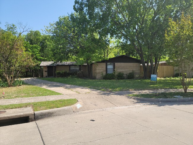 Building Photo - 735 Sherbrook Dr