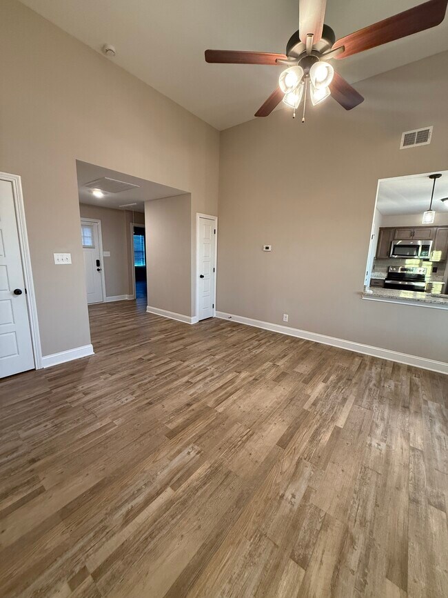 Foto del edificio - 1100 Cardinal Creek Dr