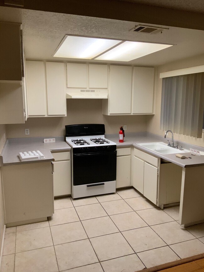 Foto del edificio - 1121 Barstow Rd