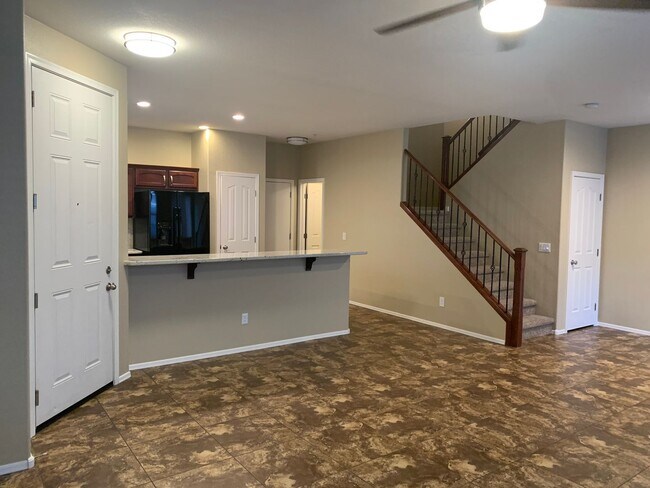 Foto del edificio - A gorgeous two story 3 bedroom 2.5 bath townhome