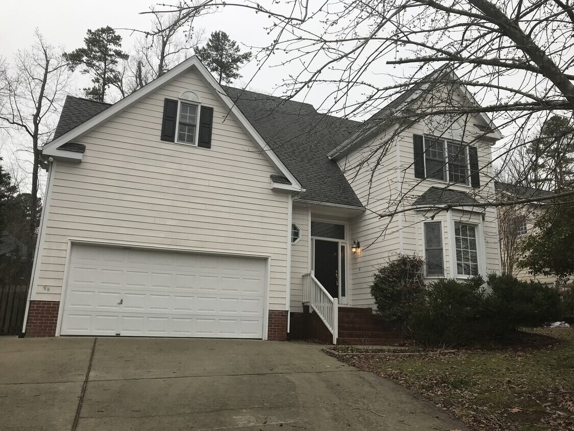 Foto principal - Beautiful 4 Bedroom Single Family Home wit...