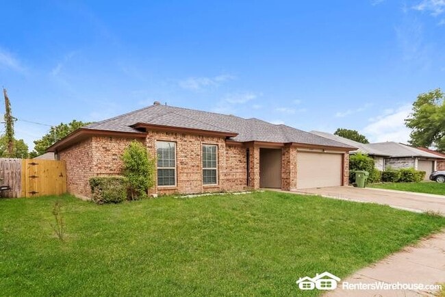 Building Photo - Freshly Renovated Move-In Ready, Spacious ...