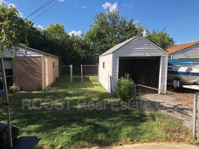 Building Photo - 3396 Camp Chase Dr