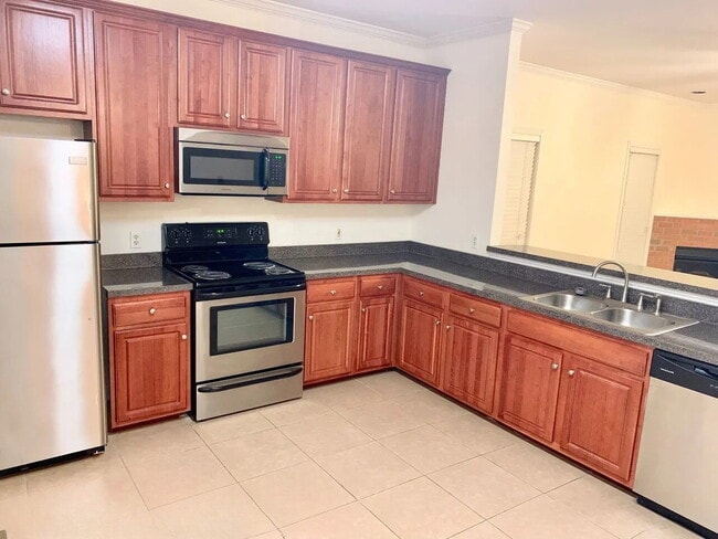 Building Photo - "Charming 2-Bed Oasis with 2.5 Baths on Ed Temple Blvd, Nashville – Cozy Living Awaits!"