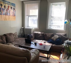 Building Photo - 352 Riverway