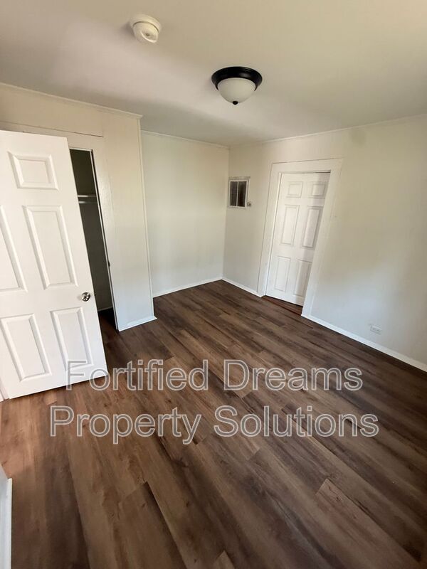 Building Photo - 723-A Humphrey Ct