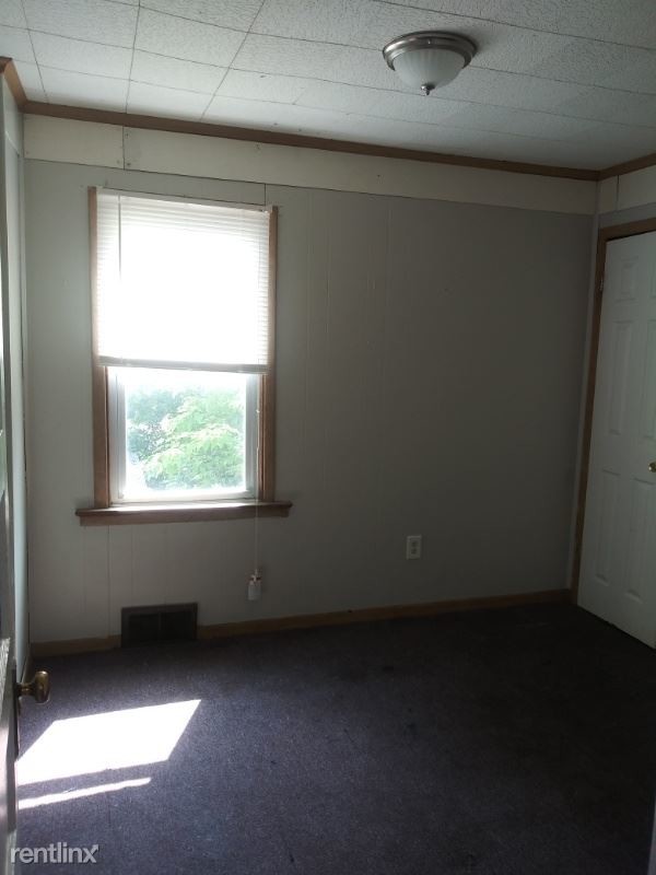 Building Photo - 3 br, 1 bath House - 55 Bickford Ave