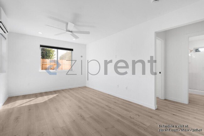 Foto del edificio - 8432 Central Ave