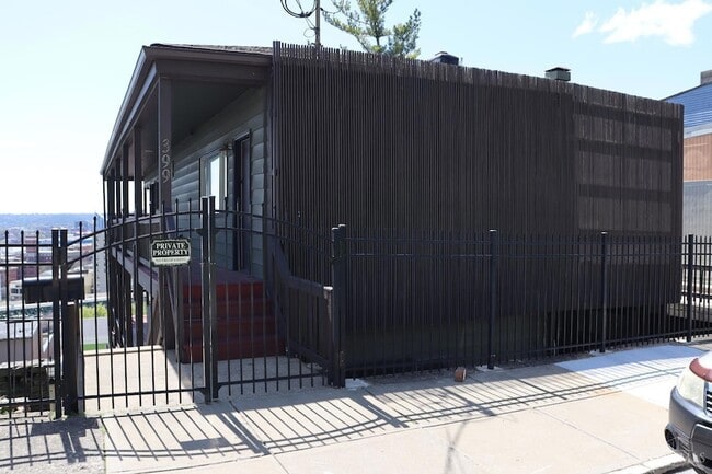 Photo - 399 Oregon St Apartment