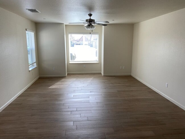 Building Photo - 3058 Bright St