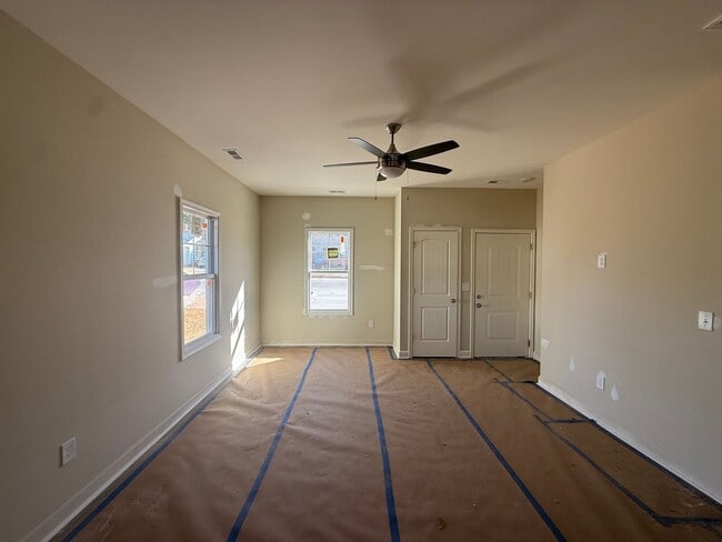 Foto del edificio - Duplex coming soon!