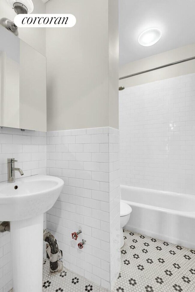 Foto del edificio - 300 W 17th St