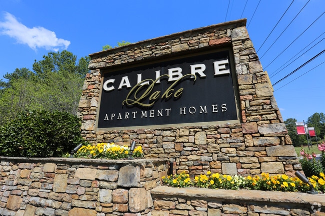 Building Photo - Calibre Lake