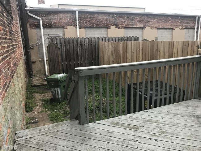 Building Photo - 2 br, 2.5 bath Townhome - 1511 Bush St