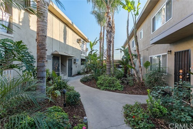 Building Photo - 530 E Cypress St