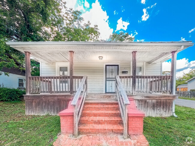 Building Photo - 1102 Custer St