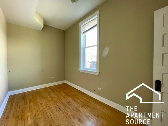 Building Photo - 2159 W Chicago Ave